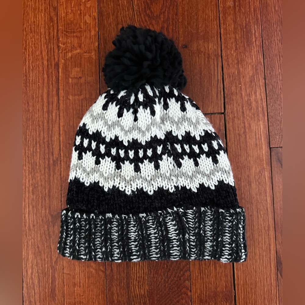 Black and White Knit Pom-Pom Beanie